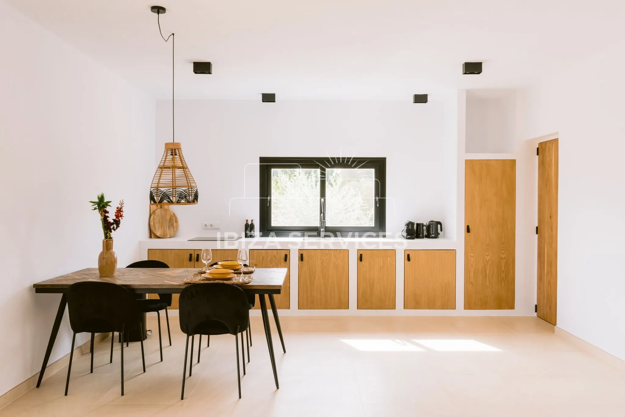 Foto 9 van Bohemian-Chic Villa with Guesthouse on a Spacious Plot in San Jordi – For Sale