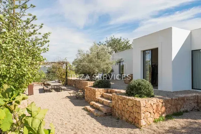 Foto 5 van Five-Bedroom Elegant Ibiza Finca for Sale in Santa Gertrudis