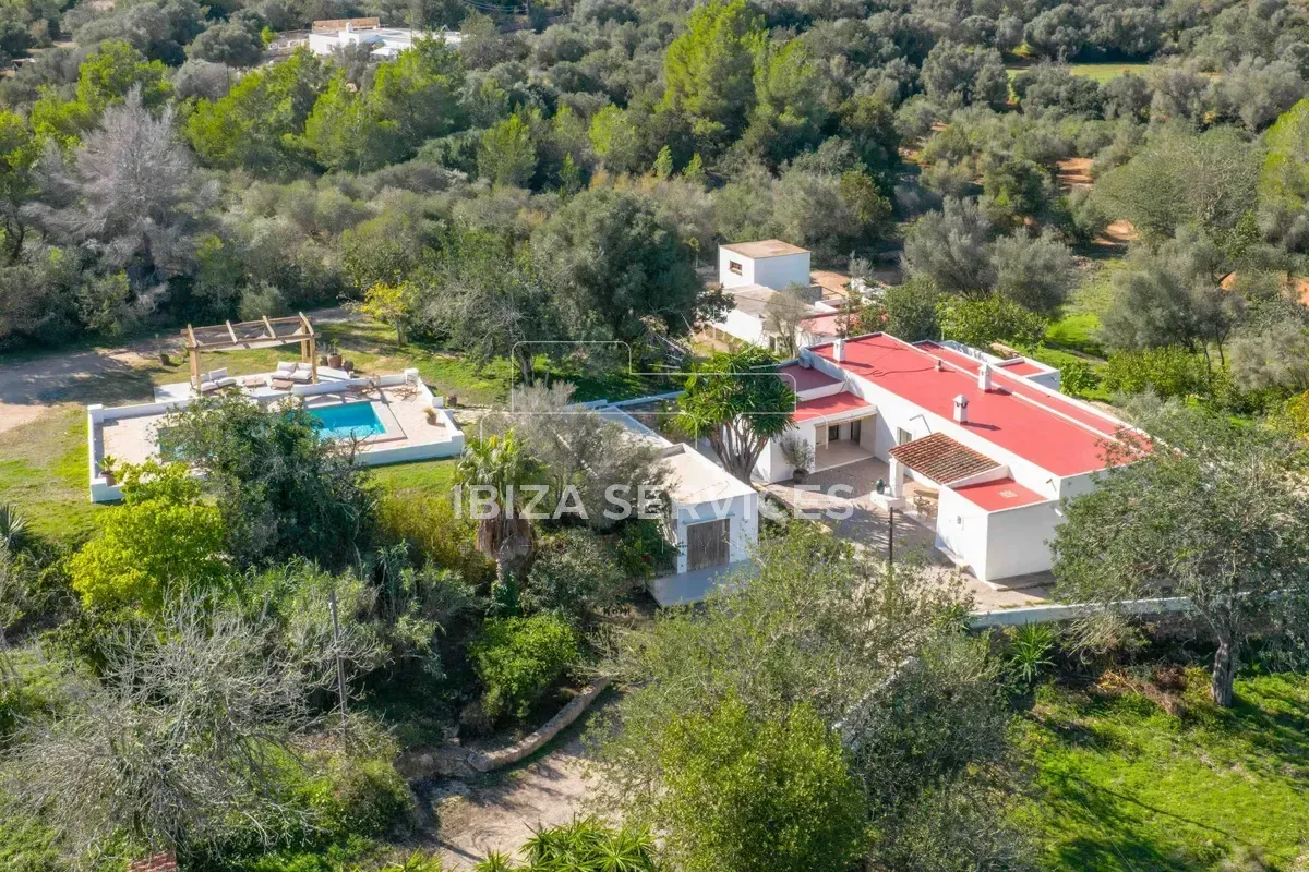 Foto 2 van Five-Bedroom Elegant Ibiza Finca for Sale in Santa Gertrudis