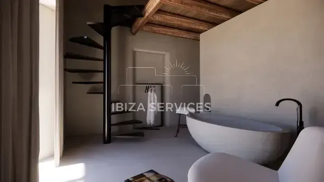 Foto 12 van Five-Bedroom Elegant Ibiza Finca for Sale in Santa Gertrudis