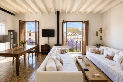 FOR SALE – EXCEPTIONAL HISTORIC APARTMENT IN IBIZA OLD TOWN