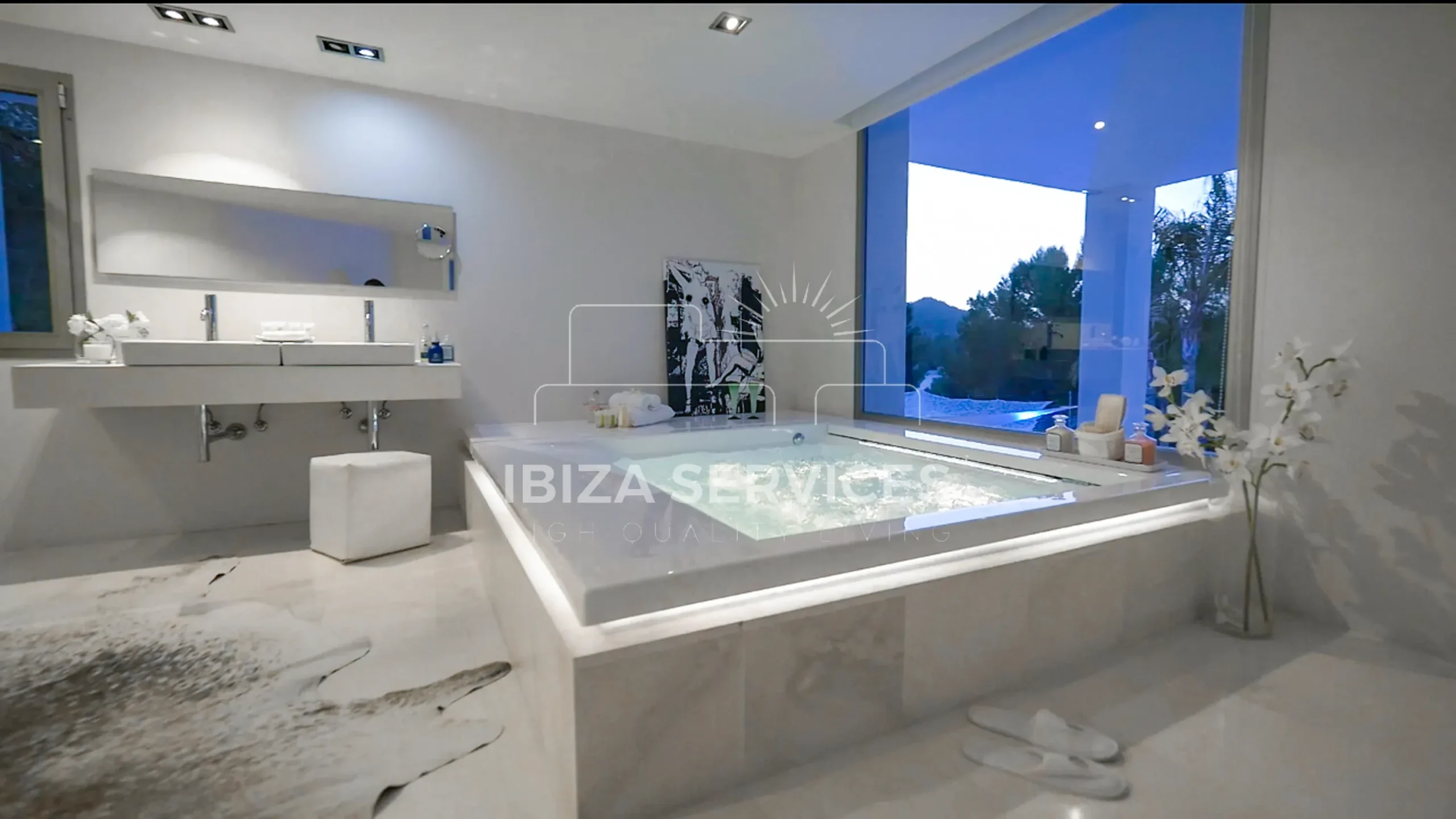Foto 23 van FOR SALE A STUNNING MODERN VILLA WITH TOURISTIC LICENCE & HUDGE PLOT
