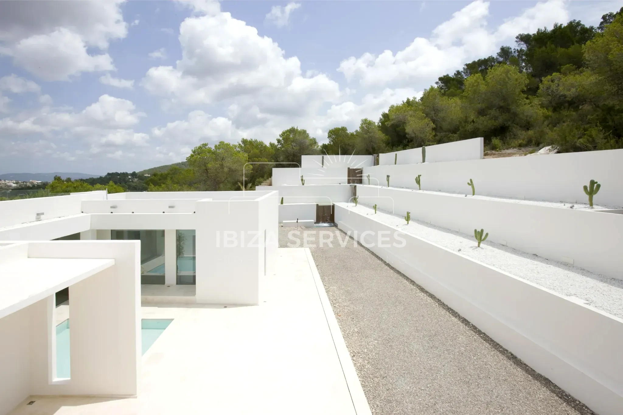 Foto 15 van FOR SALE A STUNNING MODERN VILLA WITH TOURISTIC LICENCE & HUDGE PLOT