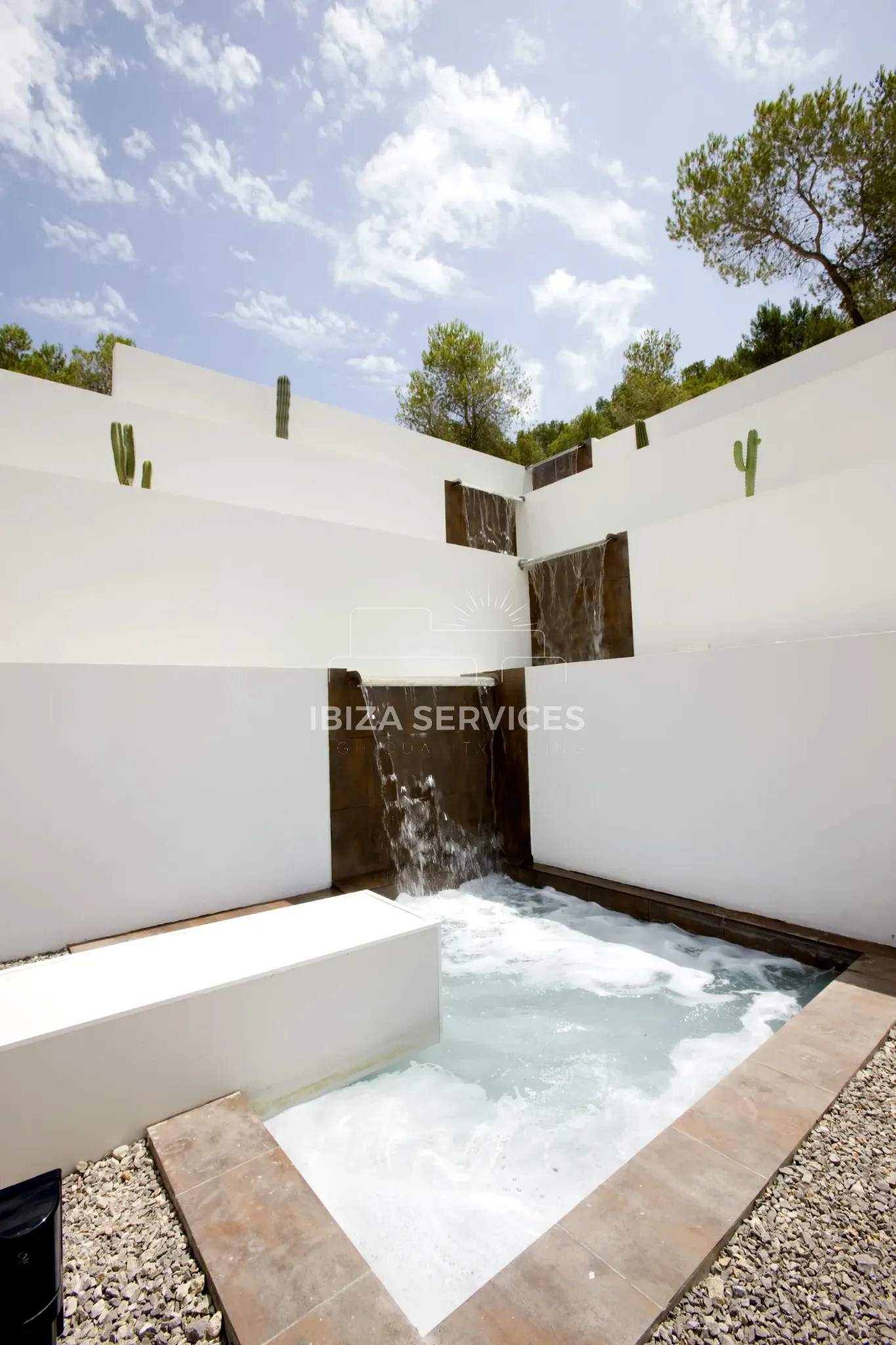 Foto 24 van FOR SALE A STUNNING MODERN VILLA WITH TOURISTIC LICENCE & HUDGE PLOT
