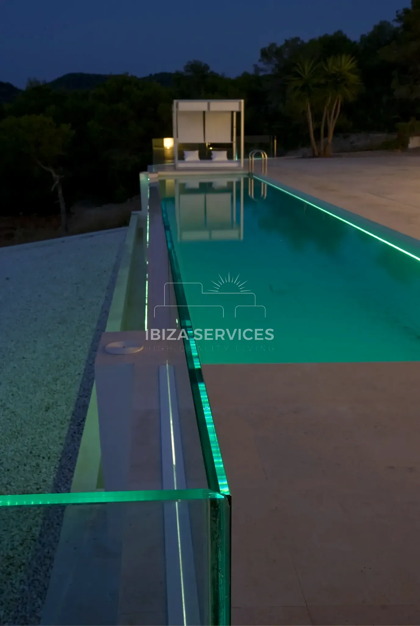 Foto 27 van FOR SALE A STUNNING MODERN VILLA WITH TOURISTIC LICENCE & HUDGE PLOT