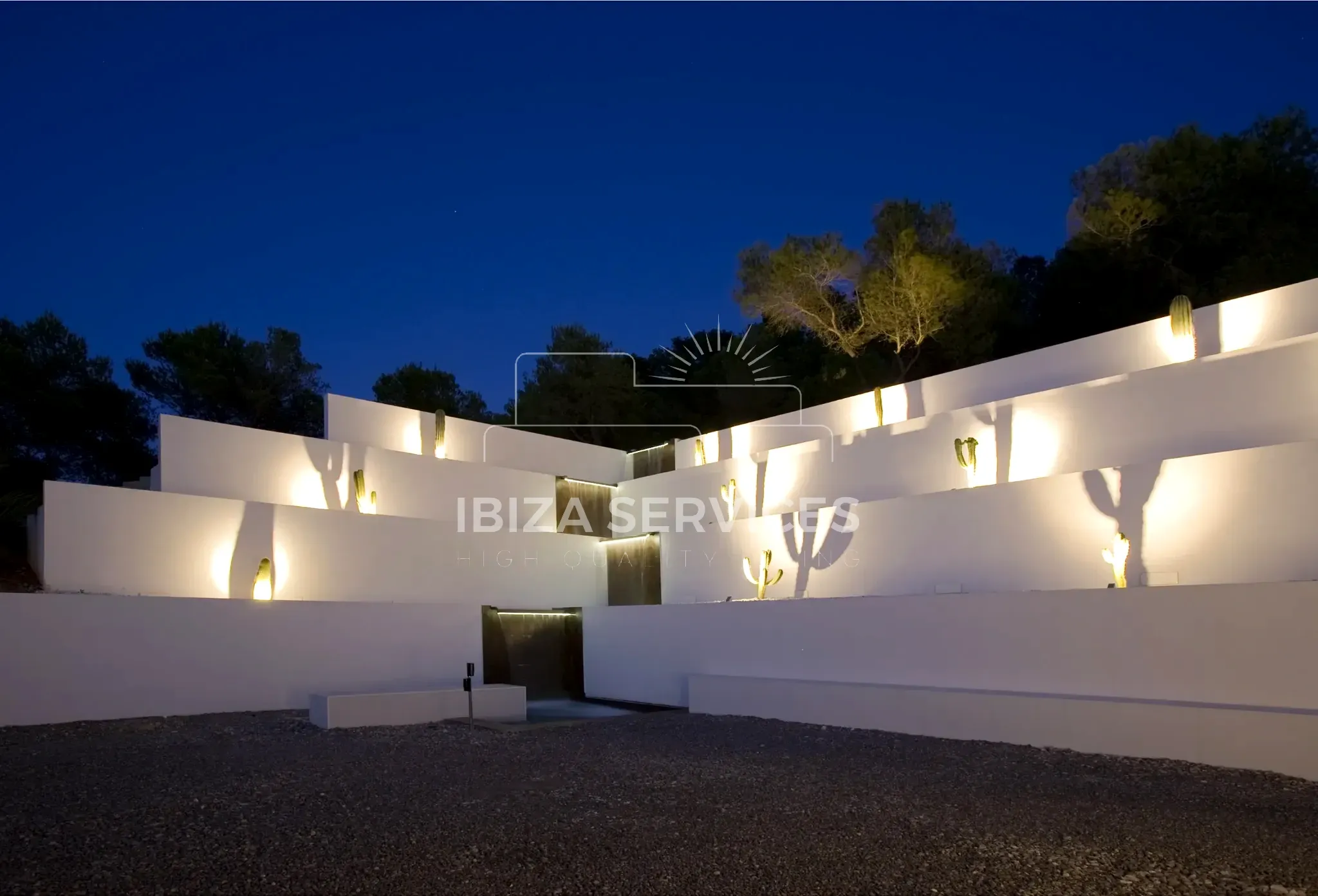 Foto 25 van FOR SALE A STUNNING MODERN VILLA WITH TOURISTIC LICENCE & HUDGE PLOT