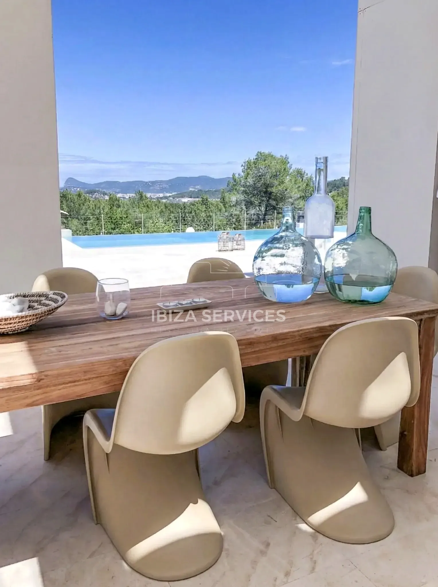 Foto 26 van FOR SALE A STUNNING MODERN VILLA WITH TOURISTIC LICENCE & HUDGE PLOT