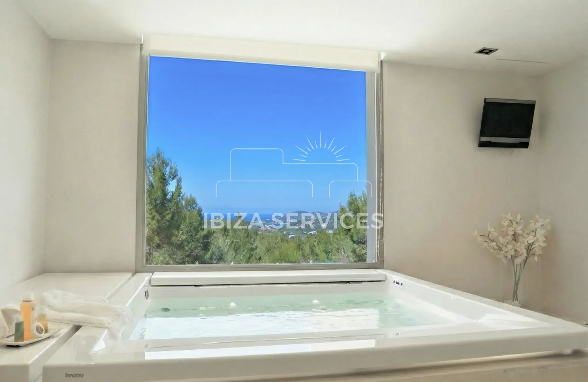 Foto 7 van FOR SALE A STUNNING MODERN VILLA WITH TOURISTIC LICENCE & HUDGE PLOT