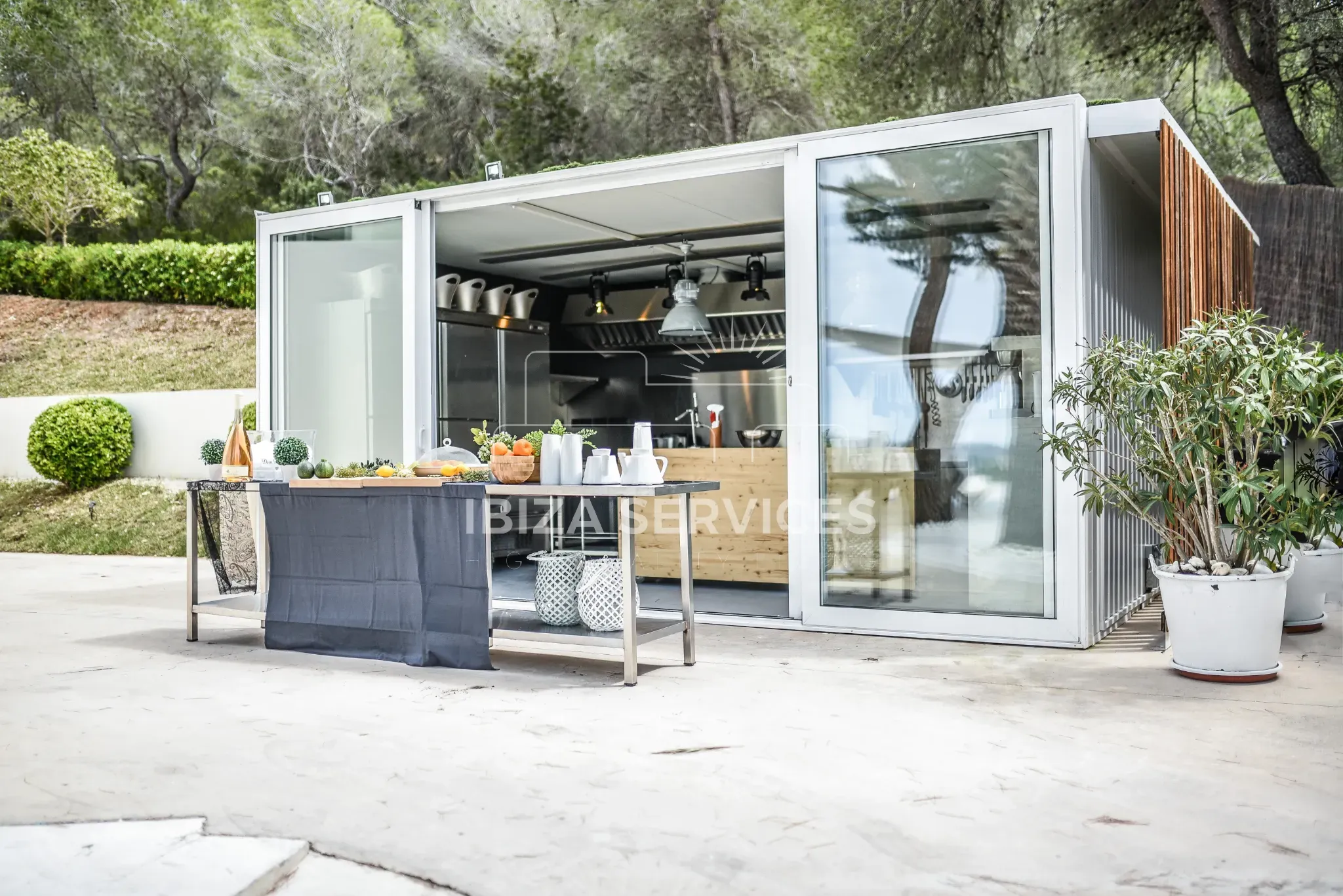 Foto 8 van FOR SALE A STUNNING MODERN VILLA WITH TOURISTIC LICENCE & HUDGE PLOT