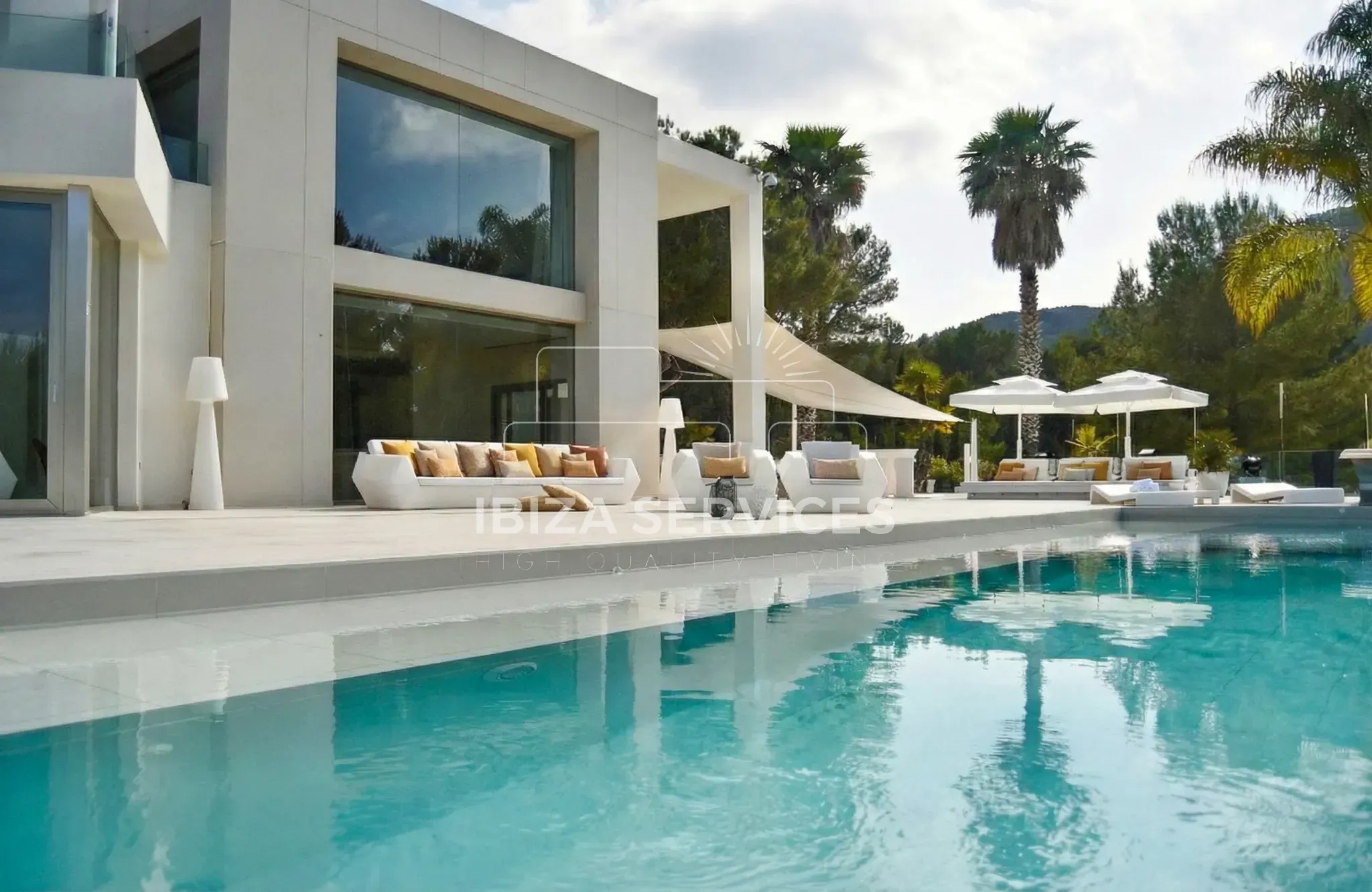 Foto 9 van FOR SALE A STUNNING MODERN VILLA WITH TOURISTIC LICENCE & HUDGE PLOT