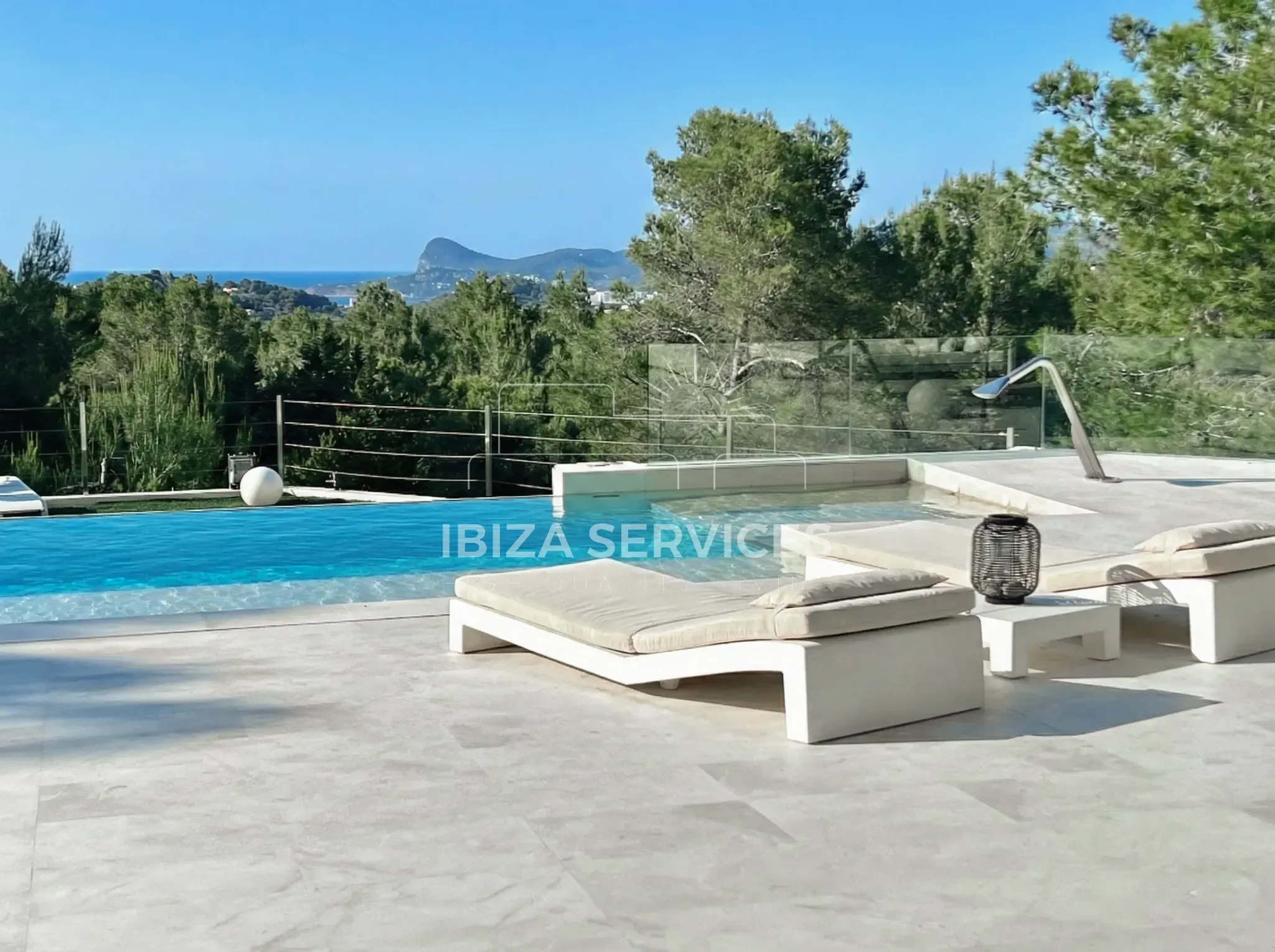 Foto 33 van FOR SALE A STUNNING MODERN VILLA WITH TOURISTIC LICENCE & HUDGE PLOT