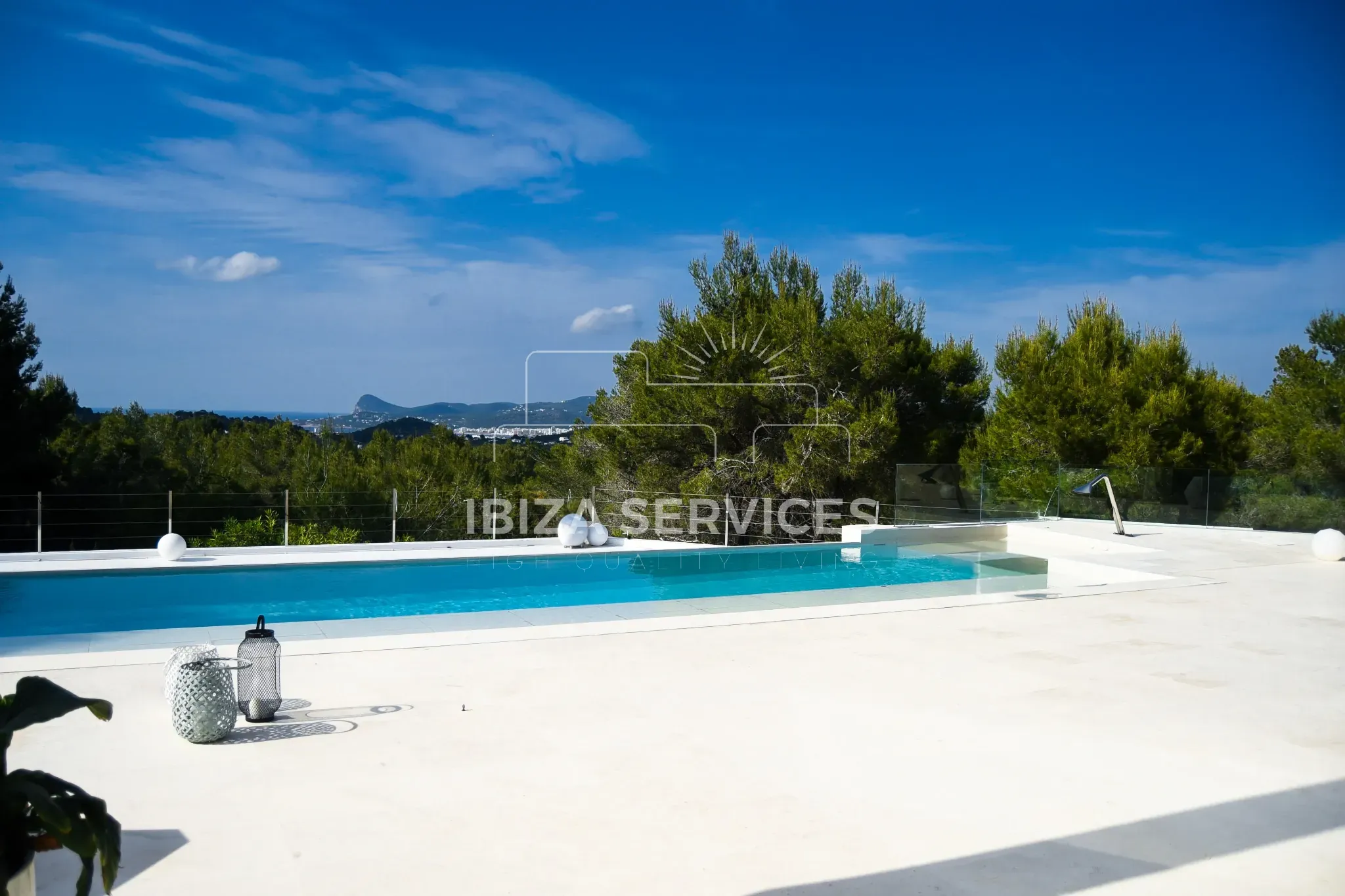 Foto 36 van FOR SALE A STUNNING MODERN VILLA WITH TOURISTIC LICENCE & HUDGE PLOT