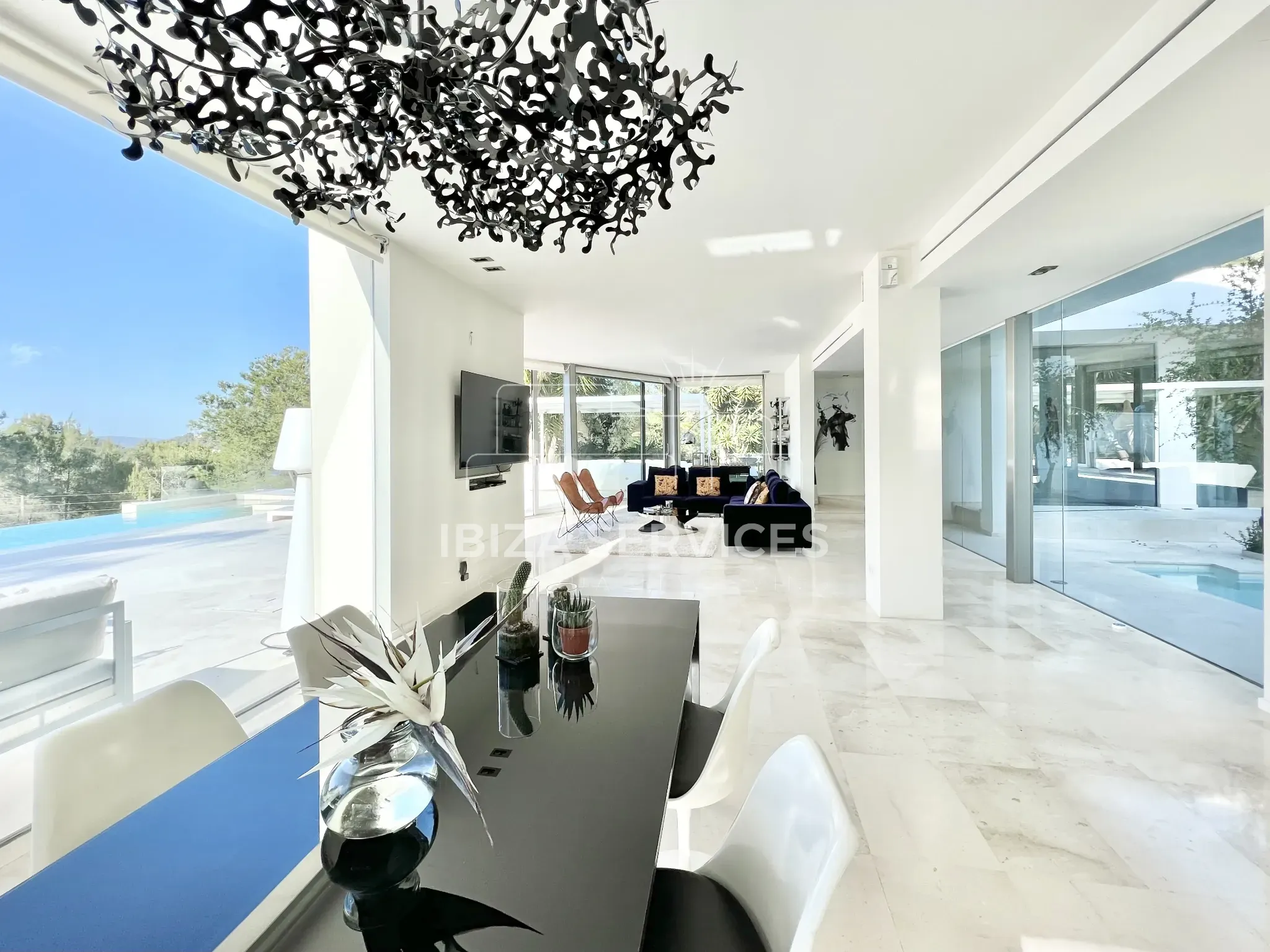 Foto 16 van FOR SALE A STUNNING MODERN VILLA WITH TOURISTIC LICENCE & HUDGE PLOT
