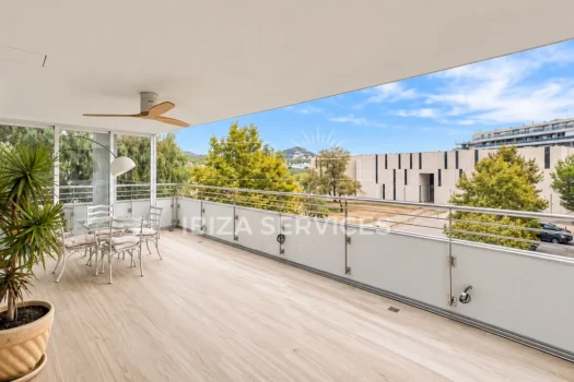 Bright 2-Bedroom Apartment with Large Terrace and Parking in Marina Botafoch